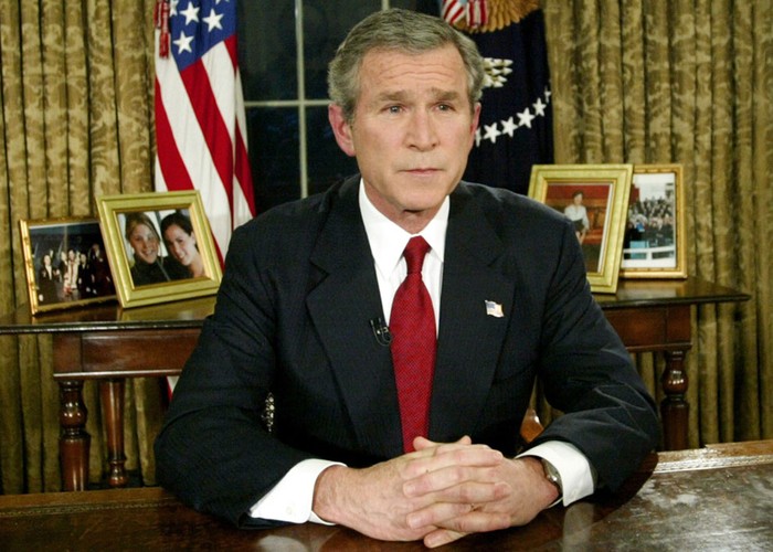 Ngày 19/8/2003: Tổng thống Mỹ tuyên bố chiến tranh nhằm vào Iraq trên truyền hình quốc gia. Thông điệp này của ông George W. Bush được phát đi từ Phòng Bầu dục ở Nhà Trắng. Tuyên bố của ông George W. Bush được phát đi chỉ vài phút sau khi có ghi nhận những tiếng nổ lớn ở thủ đô Baghdad của Iraq.